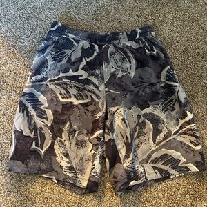 Lululemon Men’s Training Shorts - Size M